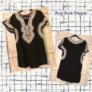 ❤️‍🔥nwot F21 BOHEMIAN BLK TOP/IVORY TRIM MED